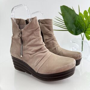 Miz Mooz Zuzu Wedge Platform Ankle Boots Size 41 10 Tan Ruched Leather NWOB